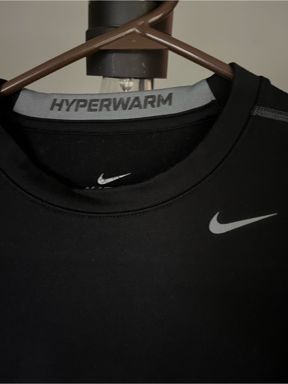 Nike Hyperwarm kids large Black Long-Sleeve Training Top